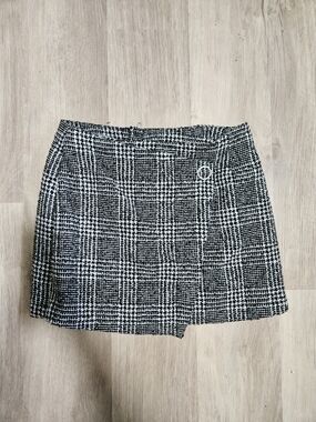 Divided By H&M Black & White Plaid Mini Skirt with Ring Detail